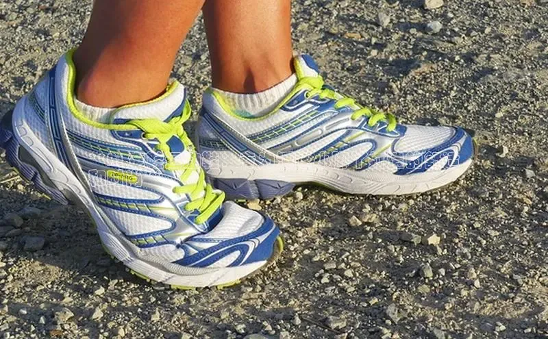 Bsport体育-官方网站诸葛科技**AJ 童鞋运动鞋：专为活跃小脚丫打造的舒适
和时尚**