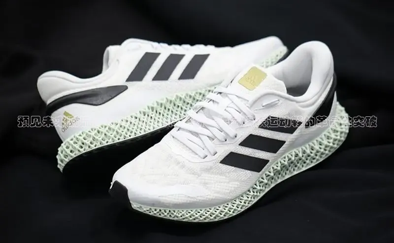 预见未来潮流：2025年的时尚革新—洋气棉袄运动鞋的革命性突破